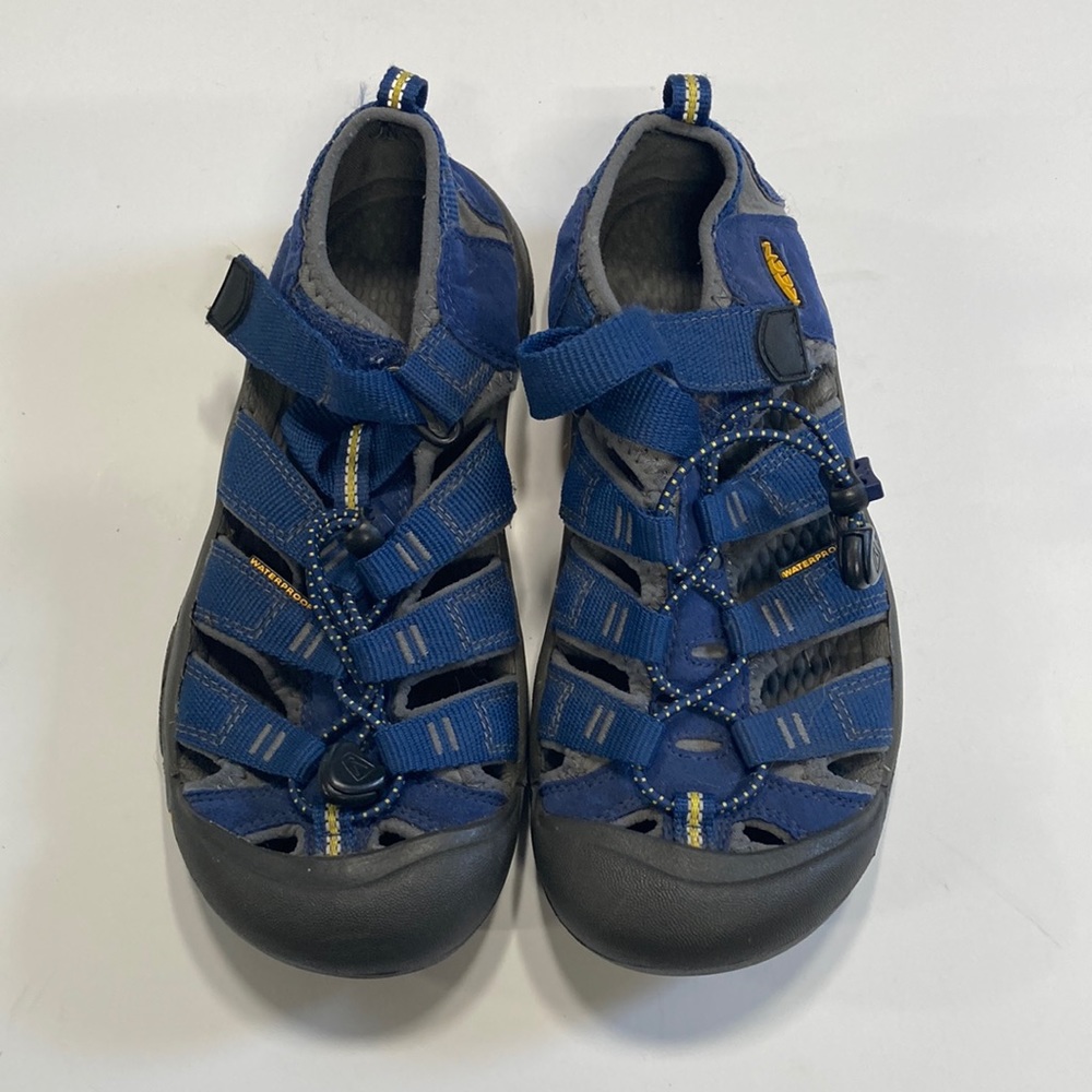 Children Size 4 Keen Sandals